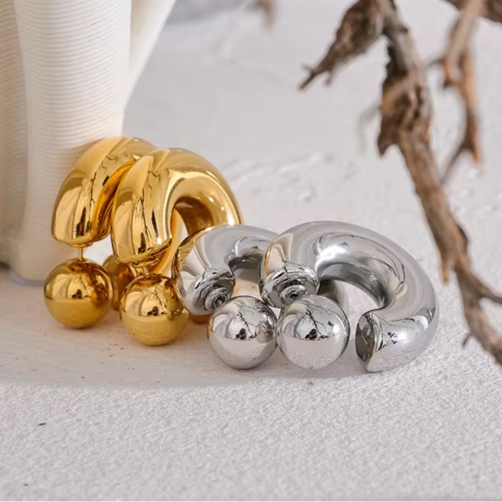 Stainless Steel, Real Gold Plated
Elegant Gold Crest Earrings
